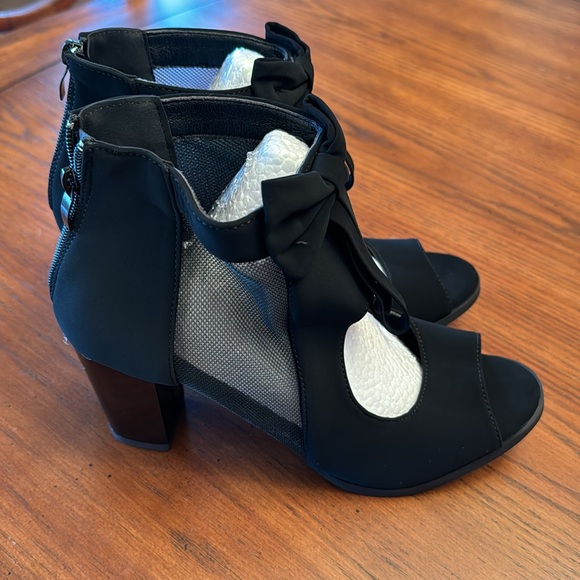 Tinstree size 9. 3 1/4 inch heels NEW zipper backs mesh on sides bow ties black - Picture 2 of 6